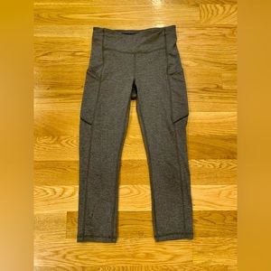 Lululemon size 4 cropped leggings